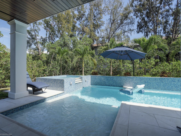 Luxurious Vacation Pool Home in Siesta Key 5 min walk to beach
